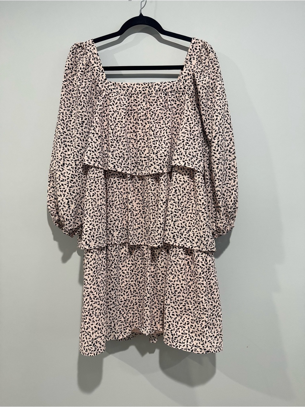 NWT Tiered Square-Neck Mini Dress in Light Pink Leaf Print sz M